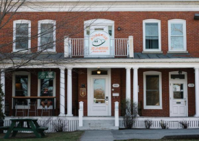 Отель Auberge de Jeunesse Magog-Orford Hostel  Магог